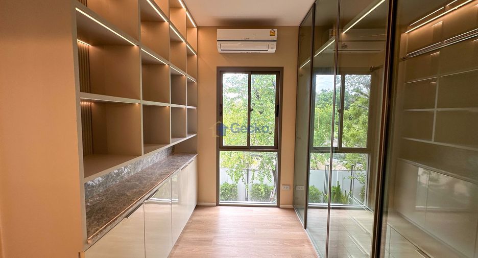 For rent 4 bedrooms house in East Pattaya, Pattaya