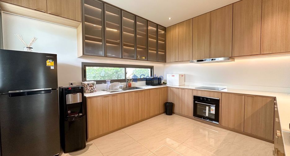 For rent 4 bedrooms house in East Pattaya, Pattaya