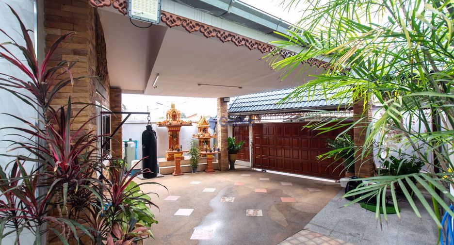 For sale 5 bedrooms house in Jomtien, Pattaya