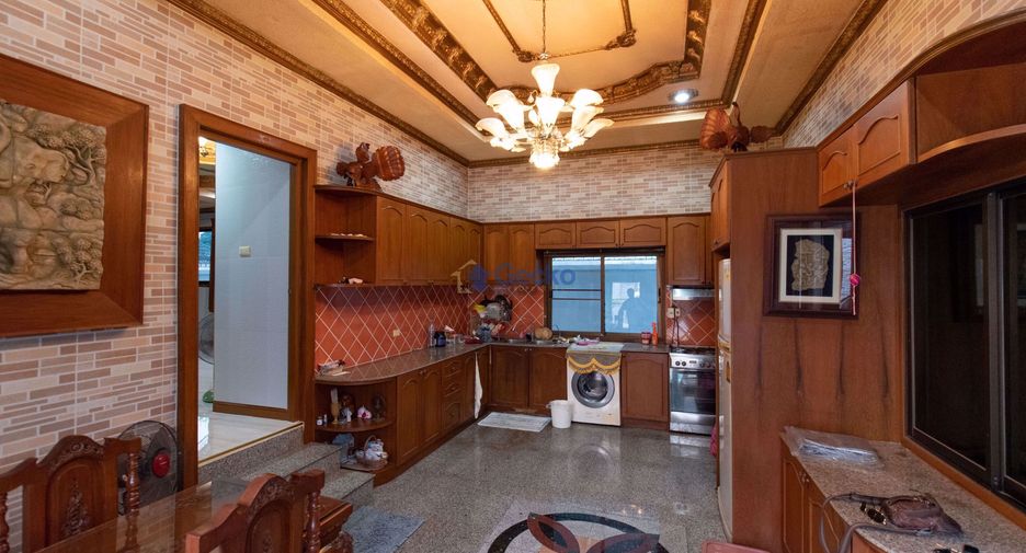 For sale 5 bedrooms house in Jomtien, Pattaya