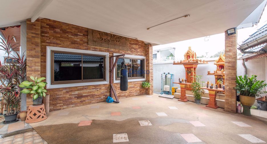 For sale 5 bedrooms house in Jomtien, Pattaya