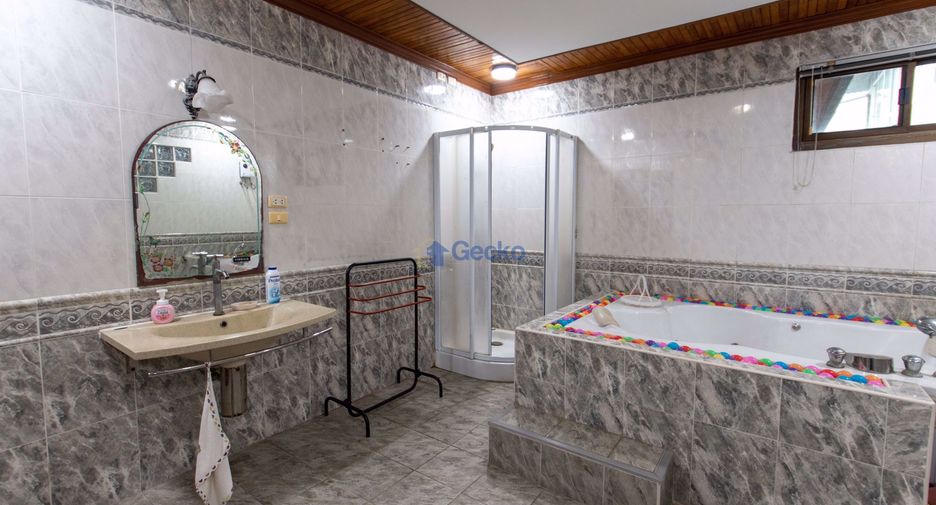 For sale 5 bedrooms house in Jomtien, Pattaya