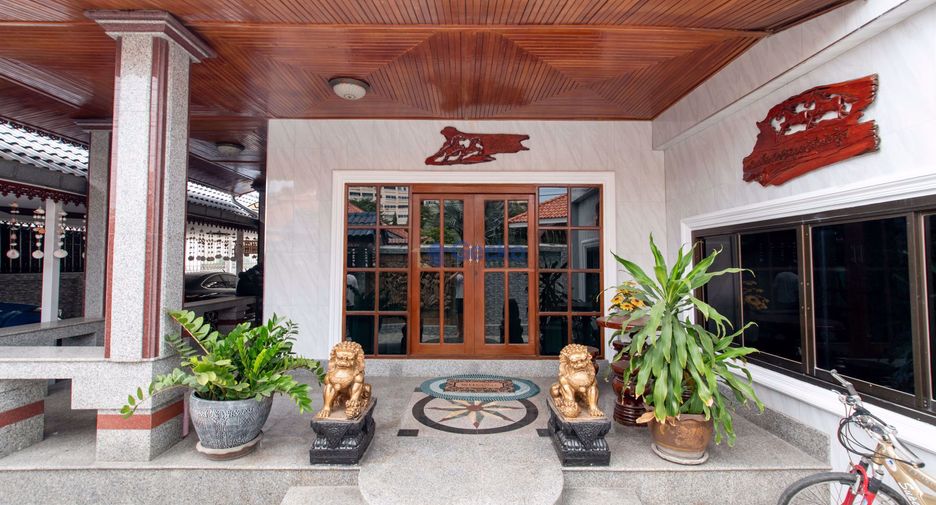 For sale 5 bedrooms house in Jomtien, Pattaya