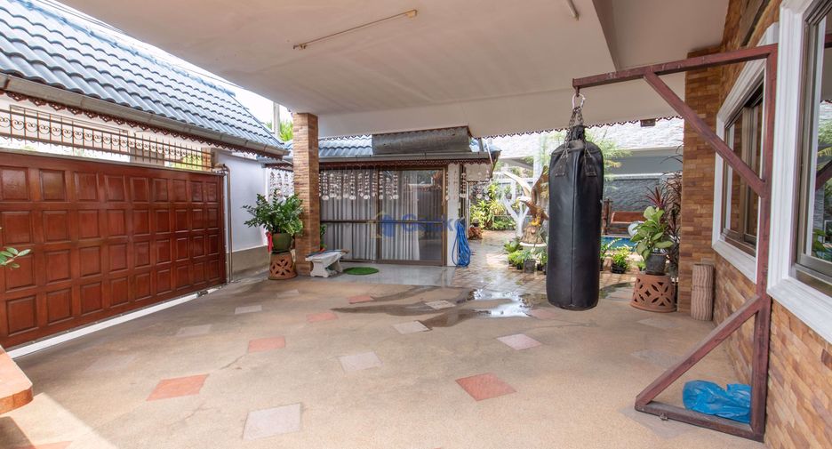 For sale 5 bedrooms house in Jomtien, Pattaya