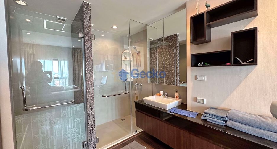 For rent 2 bedrooms condo in Pratumnak, Pattaya