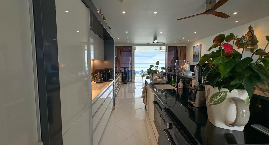 For sale 3 bedrooms condo in Sattahip, Chonburi