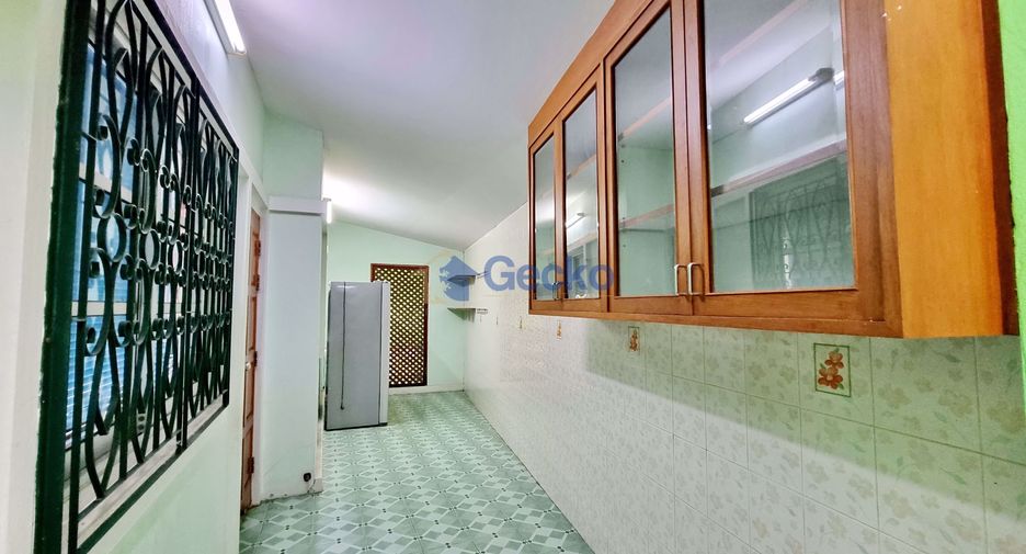 For sale 4 bedrooms house in North Pattaya, Pattaya
