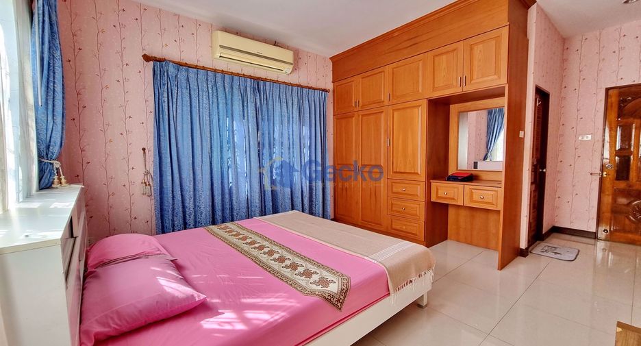For sale 4 bedrooms house in North Pattaya, Pattaya