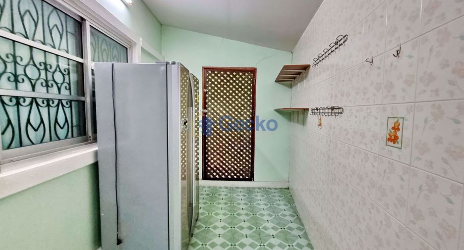 For sale 4 bedrooms house in North Pattaya, Pattaya