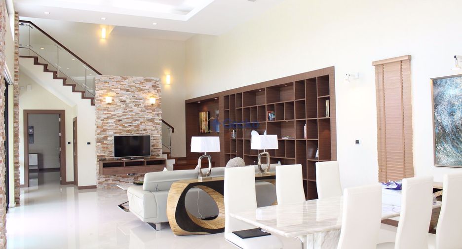 À louer et à vendre 4 chambres maison à Jomtien, Pattaya