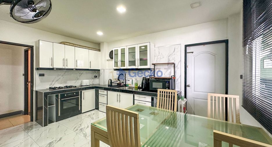 For rent and for sale 3 bedrooms house in Bang Lamung, Chonburi