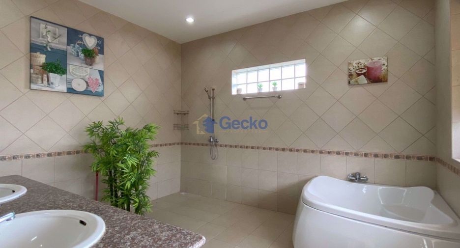 For sale 4 ベッドルーム house in East Pattaya, Pattaya