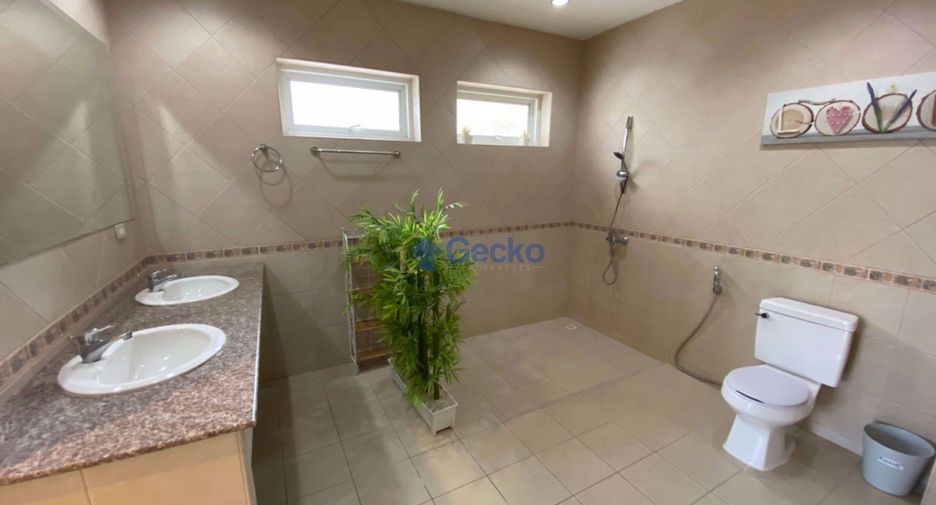 For sale 4 ベッドルーム house in East Pattaya, Pattaya