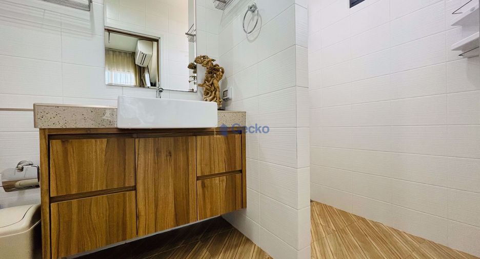 For sale 4 bedrooms house in East Pattaya, Pattaya