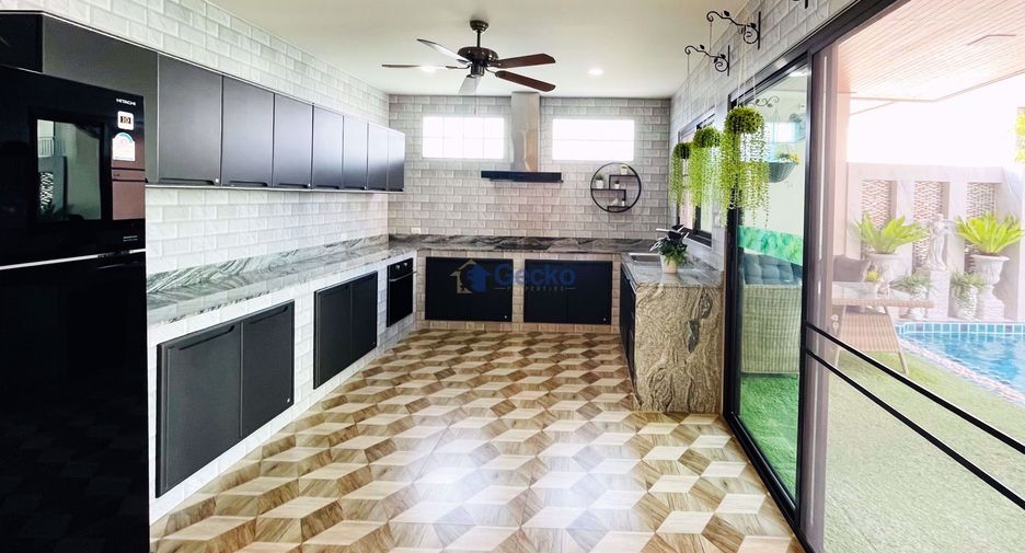 For sale 4 bedrooms house in East Pattaya, Pattaya