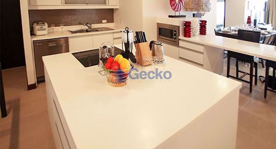 For sale 3 bedrooms condo in Jomtien, Pattaya
