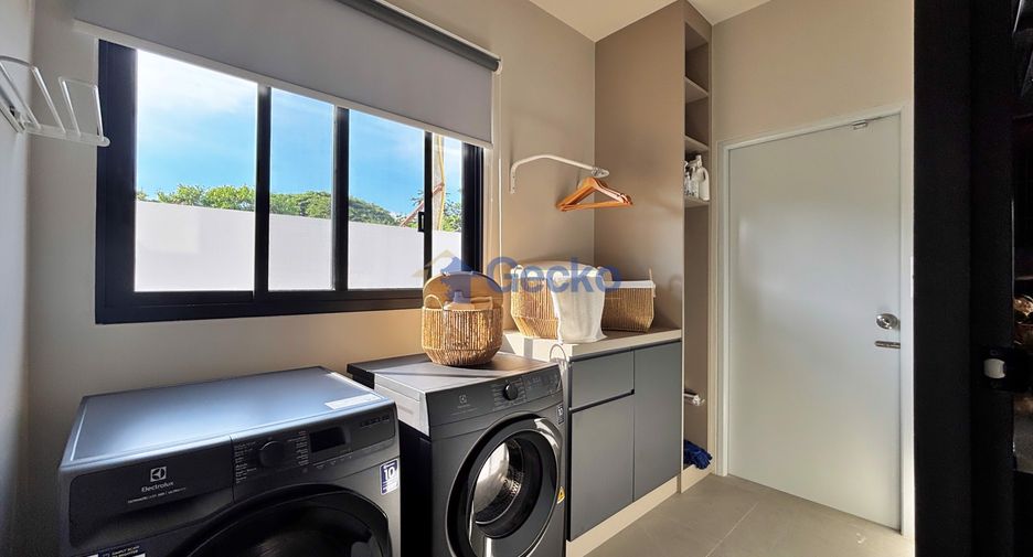 For sale 4 bedrooms house in East Pattaya, Pattaya