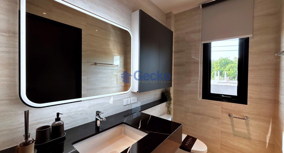 For sale 4 bedrooms house in East Pattaya, Pattaya