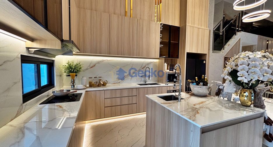 For sale 4 ベッドルーム house in East Pattaya, Pattaya