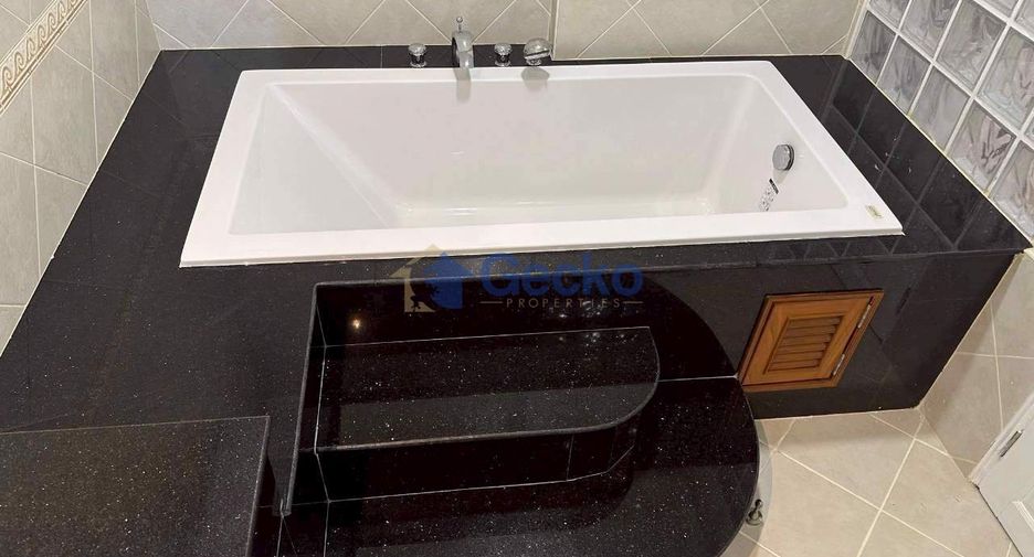 For sale 2 bedrooms condo in Jomtien, Pattaya