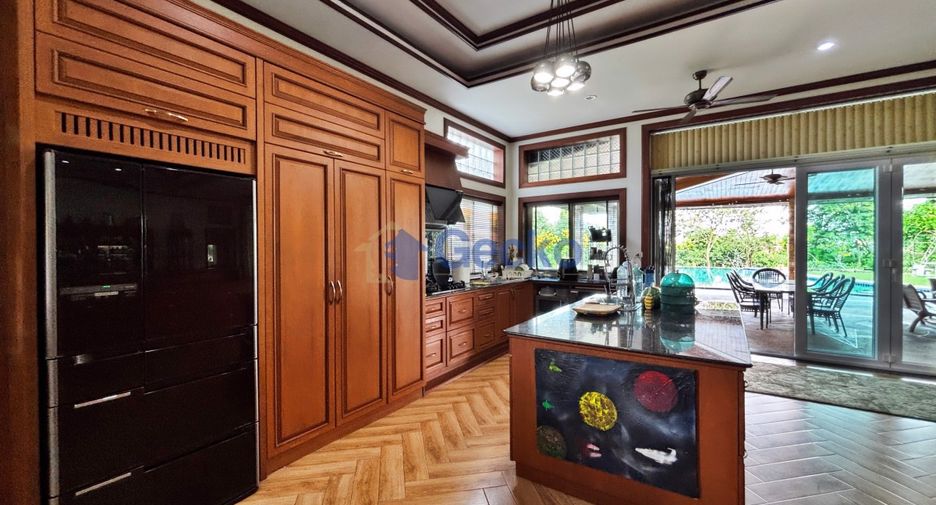 Haus zum Kauf mit 6 Zimmer in Bang Lamung, Chonburi