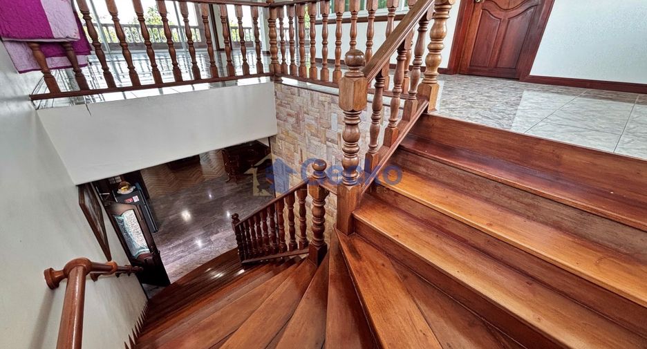 Haus zum Kauf mit 6 Zimmer in Bang Lamung, Chonburi