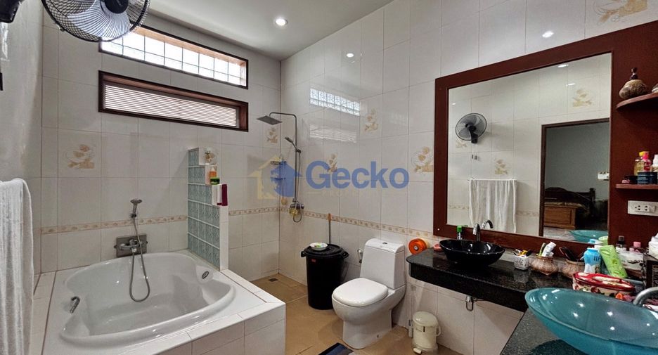 Haus zum Kauf mit 6 Zimmer in Bang Lamung, Chonburi