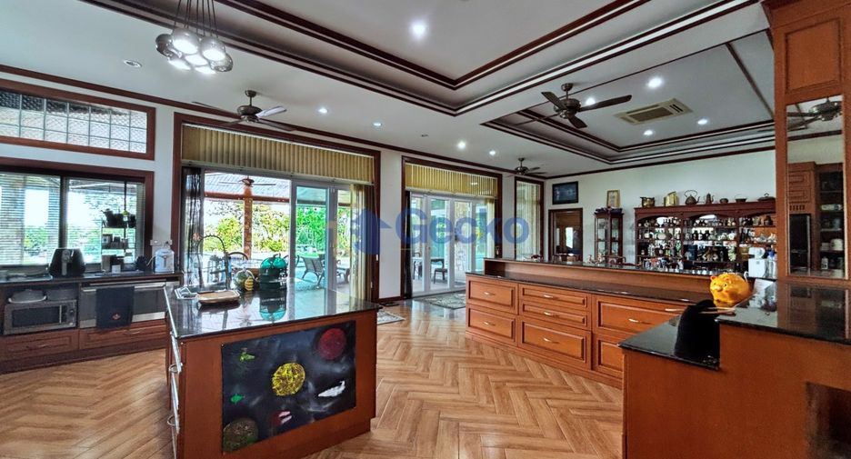 Haus zum Kauf mit 6 Zimmer in Bang Lamung, Chonburi