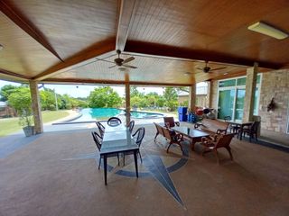 Haus zum Kauf mit 6 Zimmer in Bang Lamung, Chonburi