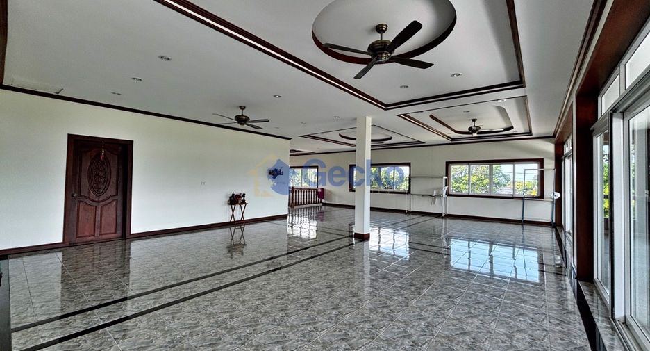 Haus zum Kauf mit 6 Zimmer in Bang Lamung, Chonburi