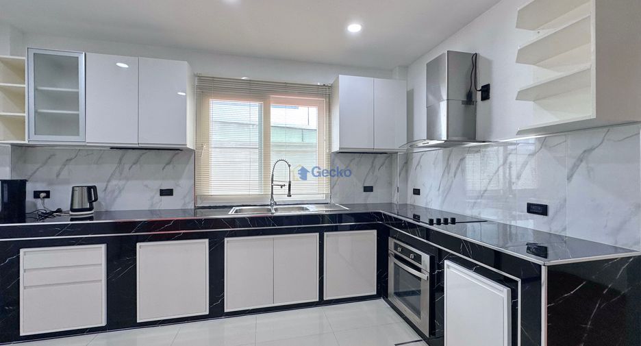 For rent and for sale 3 bedrooms house in Bang Lamung, Chonburi