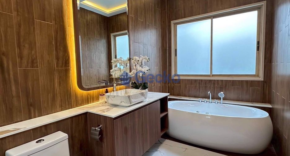 For rent 4 bedrooms house in East Pattaya, Pattaya