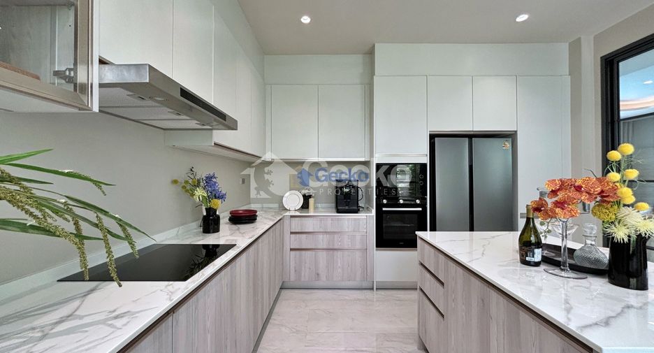 For sale 4 bedrooms house in Bang Lamung, Chonburi