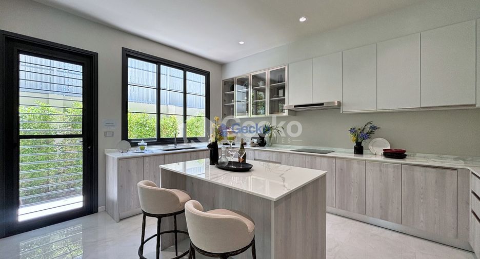 For sale 4 bedrooms house in Bang Lamung, Chonburi