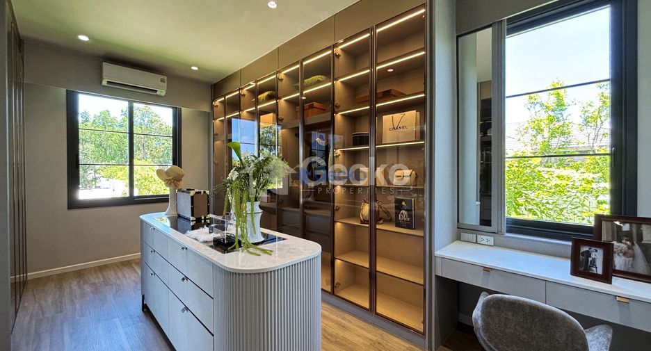 For sale 4 bedrooms house in Bang Lamung, Chonburi