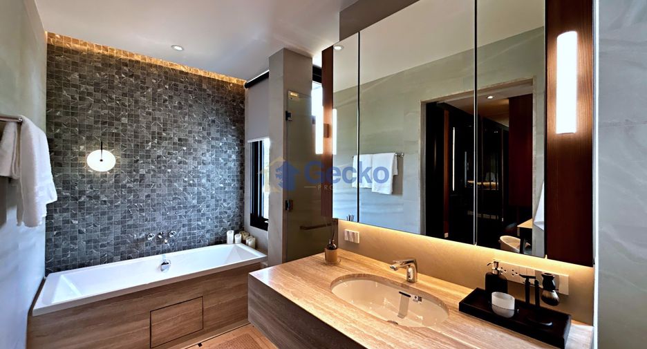 For sale 4 bedrooms house in East Pattaya, Pattaya
