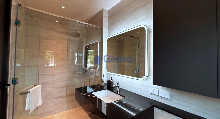 For sale 4 bedrooms house in East Pattaya, Pattaya