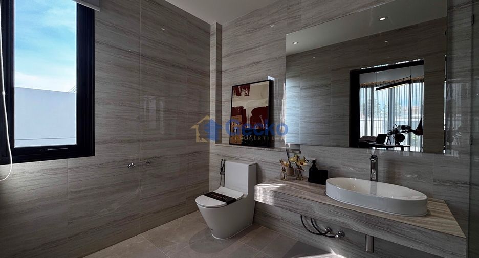 For sale 4 bedrooms house in East Pattaya, Pattaya
