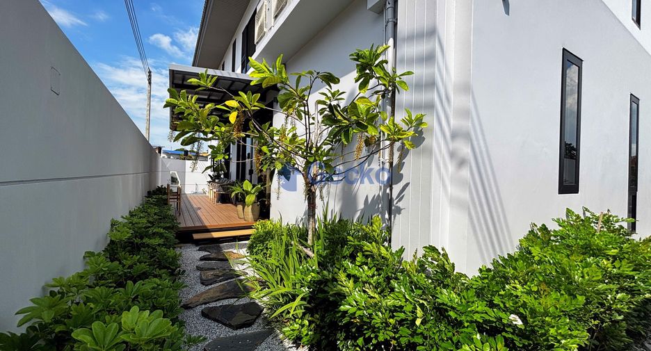 For sale 4 bedrooms house in East Pattaya, Pattaya