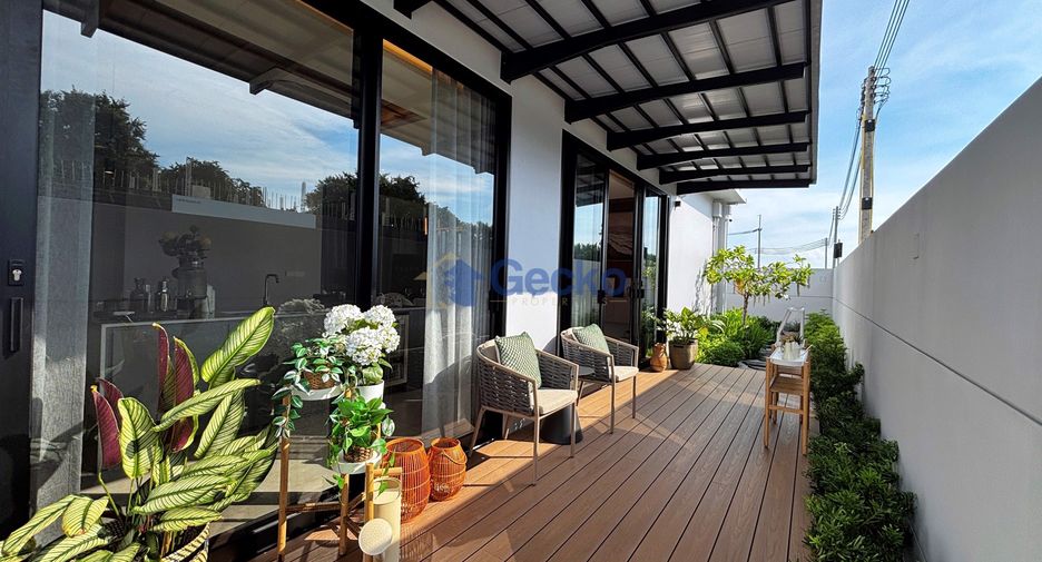 For sale 4 bedrooms house in East Pattaya, Pattaya