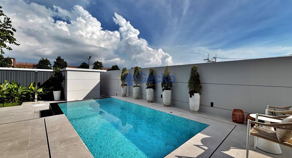 For sale 4 bedrooms house in East Pattaya, Pattaya