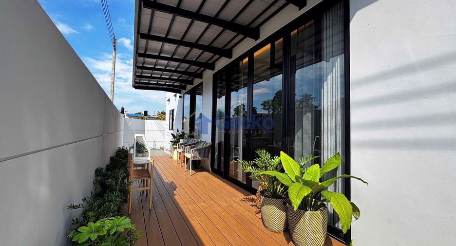 For sale 4 bedrooms house in East Pattaya, Pattaya