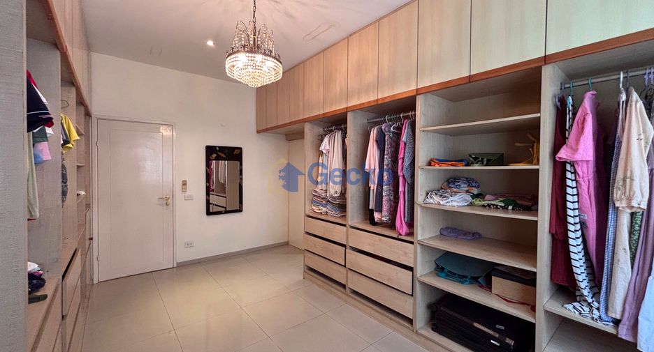 Casa en alquiler de 8 habitaciones en East Pattaya, Pattaya