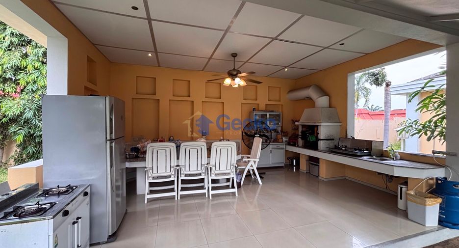 Casa en alquiler de 8 habitaciones en East Pattaya, Pattaya