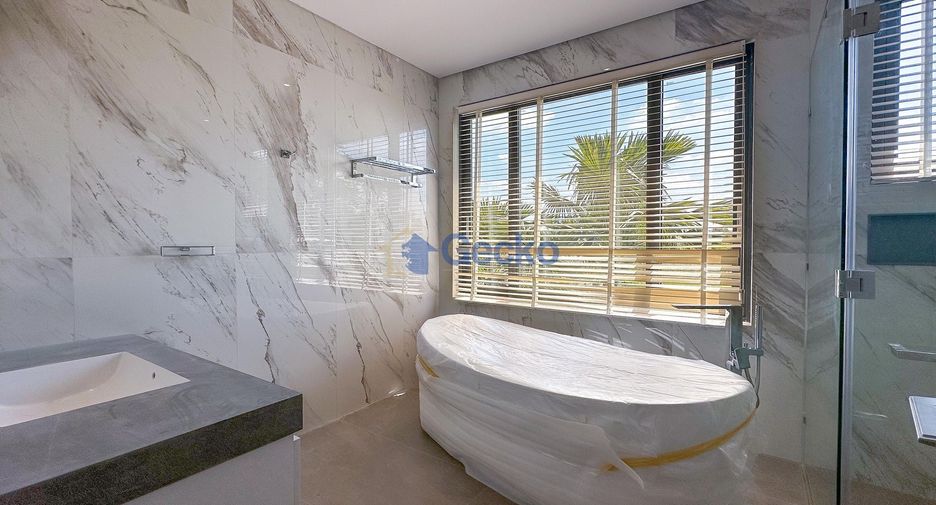 For sale 4 bedrooms house in Huay Yai, Pattaya