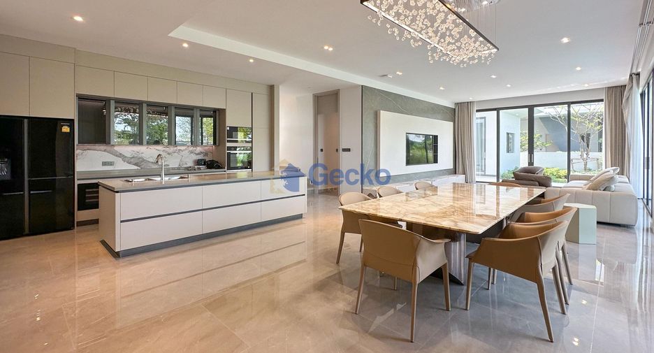 For sale 4 bedrooms house in Huay Yai, Pattaya