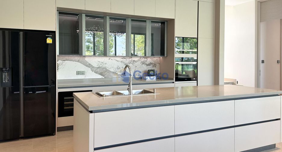 For sale 4 bedrooms house in Huay Yai, Pattaya