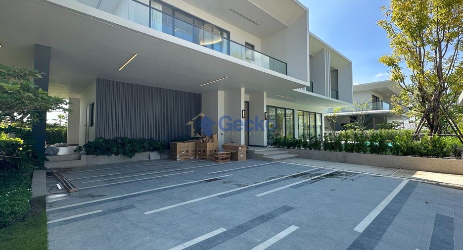 For sale 4 bedrooms house in Huay Yai, Pattaya