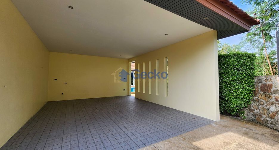 For sale 4 bedrooms house in East Pattaya, Pattaya