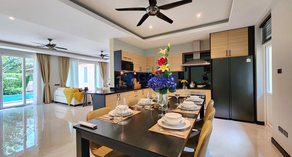 For sale 4 bedrooms house in East Pattaya, Pattaya